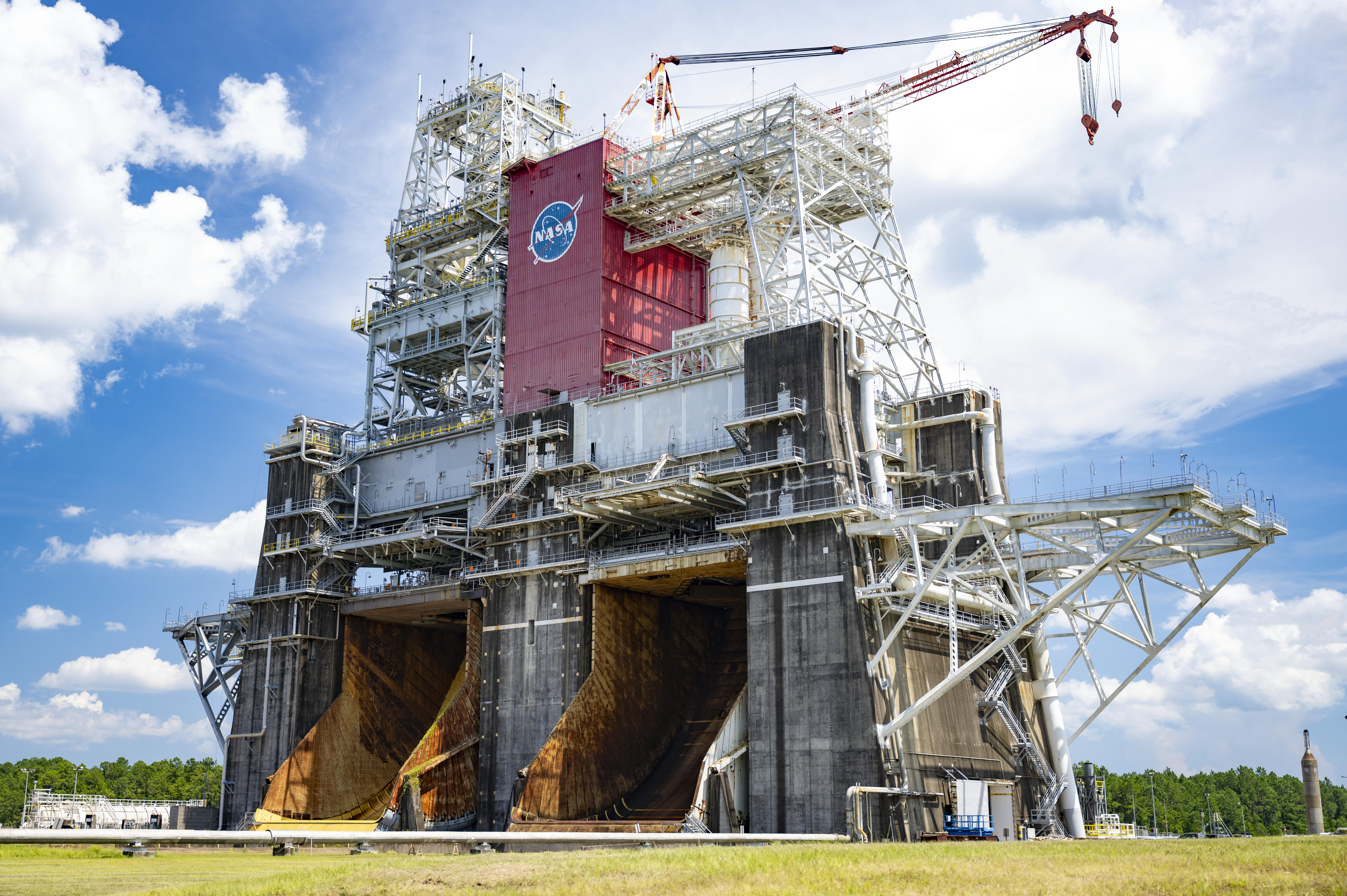 NASA to Support Blue Origin New Glenn Rocket Testing, Advance Artemis